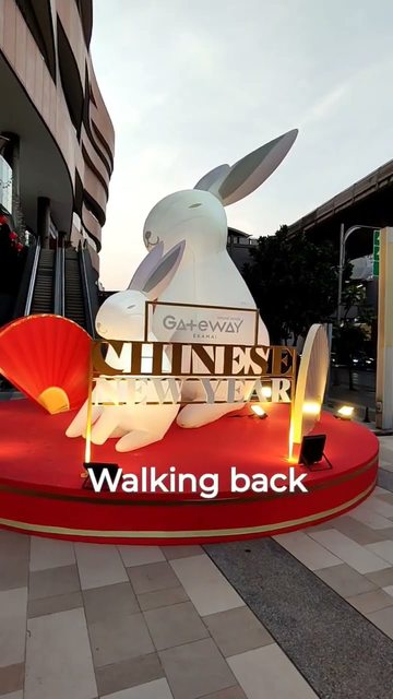 Bangkok's Sukhumvit Road: Soi 1 to 64 - and back