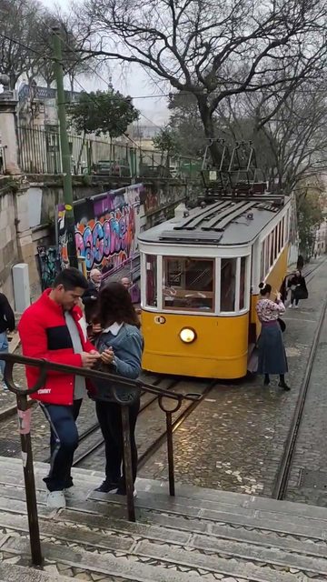 Lisbon 🇵🇹 - Rainy Walk (2/3)