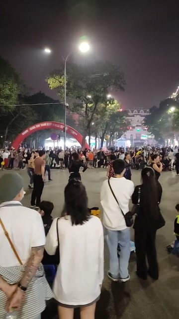 Hanoi, Vietnam 🇻🇳 - Old Quarter Nightlife (1/2)