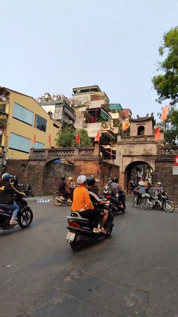Hanoi, Vietnam 🇻🇳 - Walk Around the Old Town (1/3)